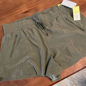 All in Motion Midrise Shorts. BNWT, size XXL! Summer staple.